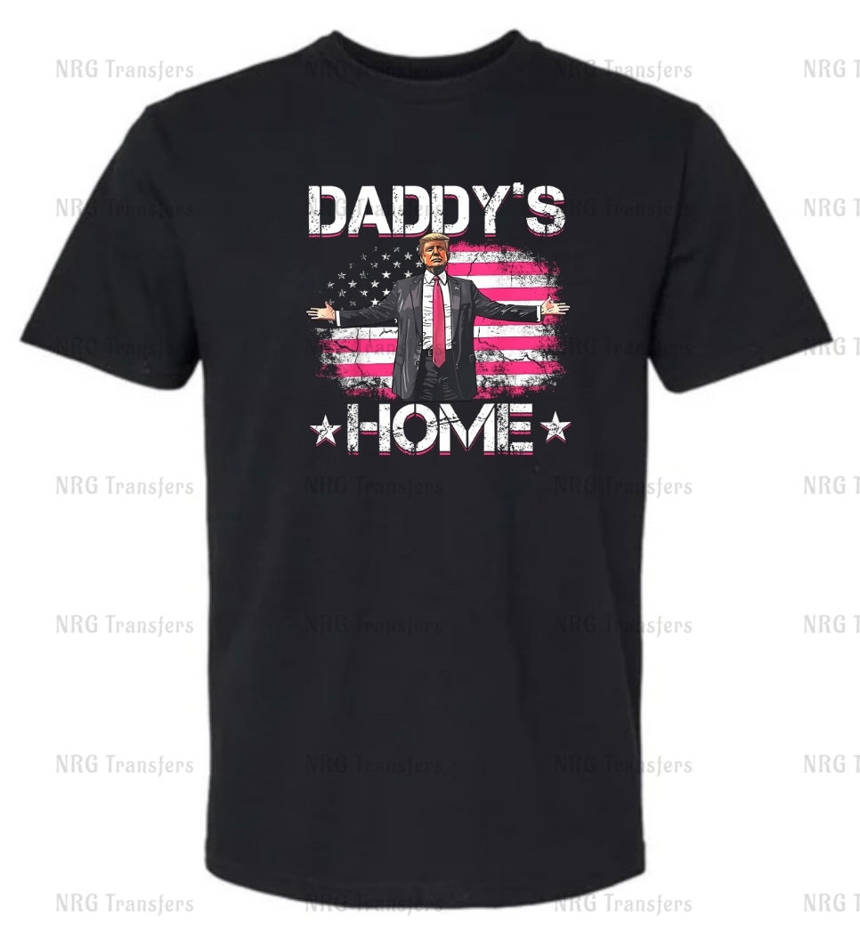 a black t - shirt with the words daddy's home on it